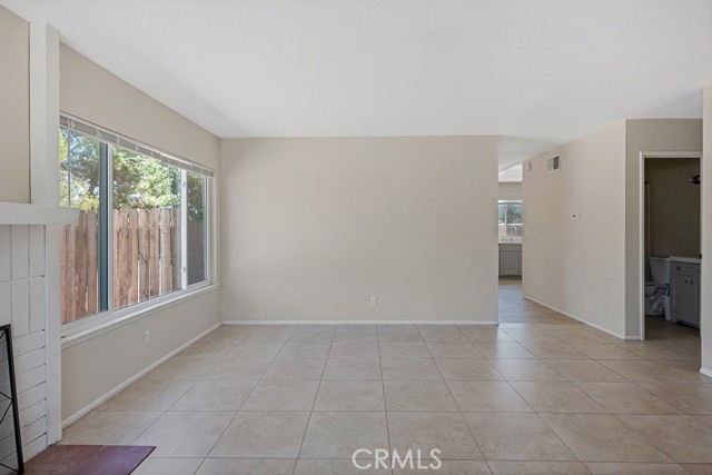 Detail Gallery Image 8 of 28 For 44556 Fenhold, Lancaster,  CA 93535 - 4 Beds | 2 Baths