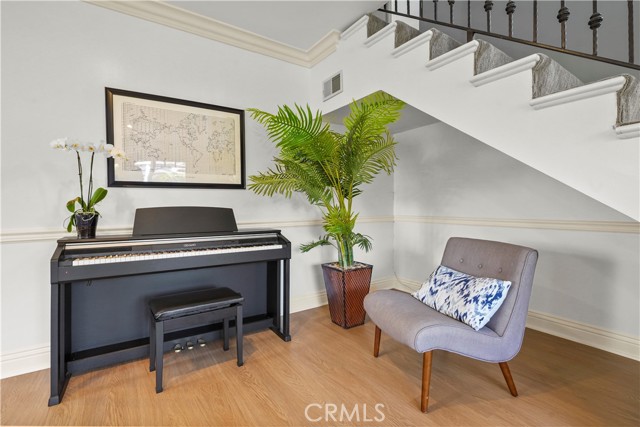 22550 Flamingo Street, Woodland Hills CA: https://media.crmls.org/medias/c7569559-2e85-4b02-975a-5368dab1387e.jpg