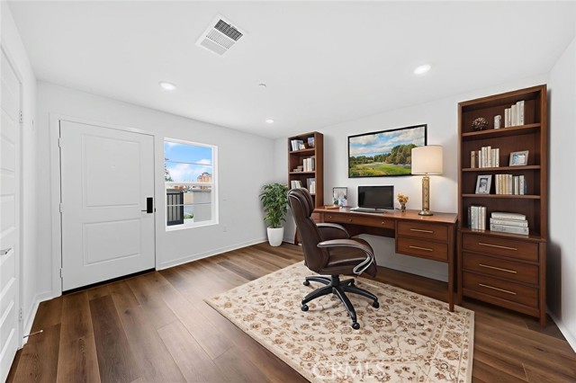 Detail Gallery Image 2 of 26 For 559 via Vallarta, Camarillo,  CA 93012 - 3 Beds | 2/2 Baths
