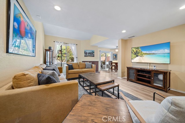 Detail Gallery Image 5 of 31 For 1649 Toyon Pl, Corona,  CA 92882 - 2 Beds | 2/1 Baths