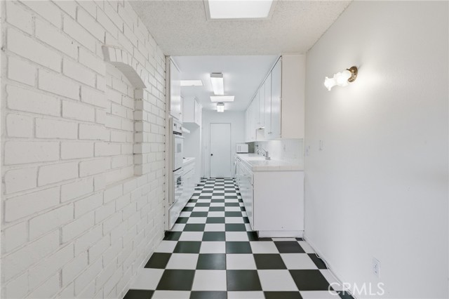 Detail Gallery Image 7 of 50 For 5330 Lindley Ave #305,  Encino,  CA 91316 - 2 Beds | 2 Baths