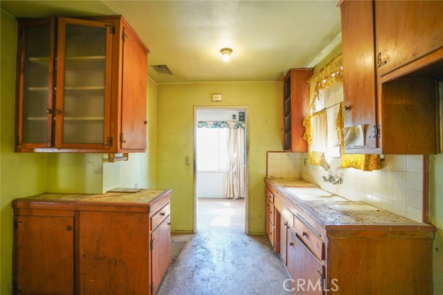 8253 Morse Avenue photo 5