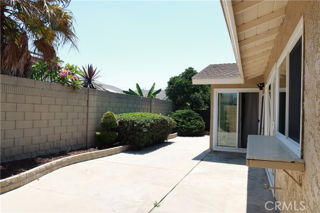 3550 Bluebell Street, Seal Beach CA: https://media.crmls.org/medias/c757e739-8f62-472b-a1ca-576ee37d96c6.jpg