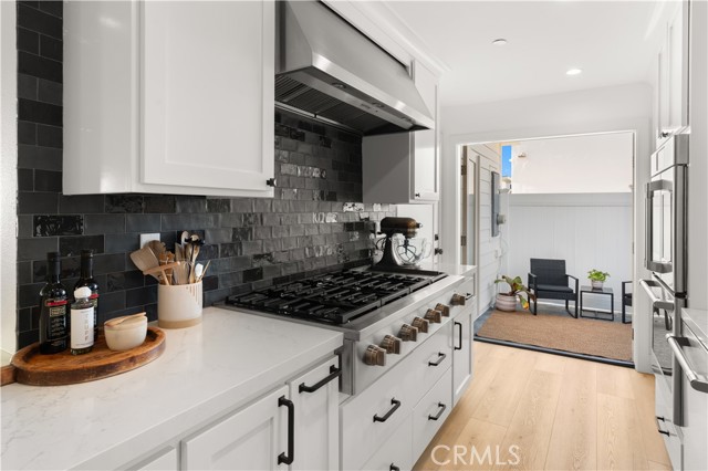 Detail Gallery Image 12 of 60 For 315 Lugonia St, Newport Beach,  CA 92663 - 4 Beds | 4 Baths