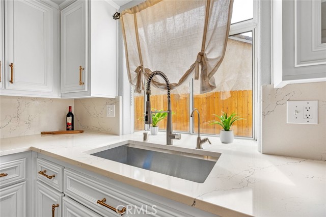 2083 Hastings Drive, Los Banos CA: https://media.crmls.org/medias/c75837b3-3696-47a1-a3a7-c06feffd10b2.jpg