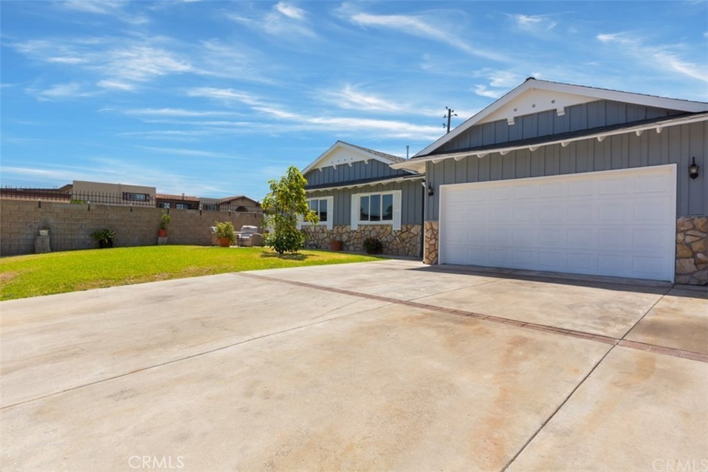 1812 E Briarvale