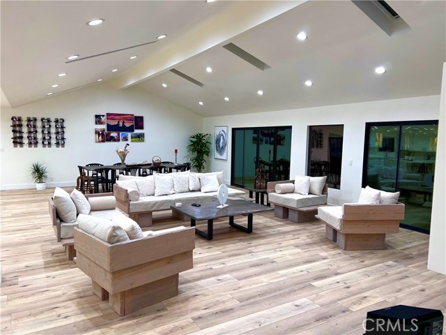 20301 Reaza Place, Woodland Hills CA: https://media.crmls.org/medias/c7596f69-3045-4117-95ae-e82ee9ba8f35.jpg