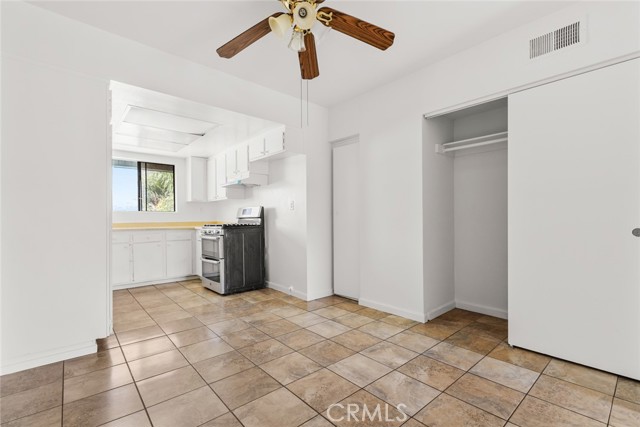 Detail Gallery Image 7 of 29 For 8801 Willis Ave #6,  Panorama City,  CA 91402 - 2 Beds | 1 Baths