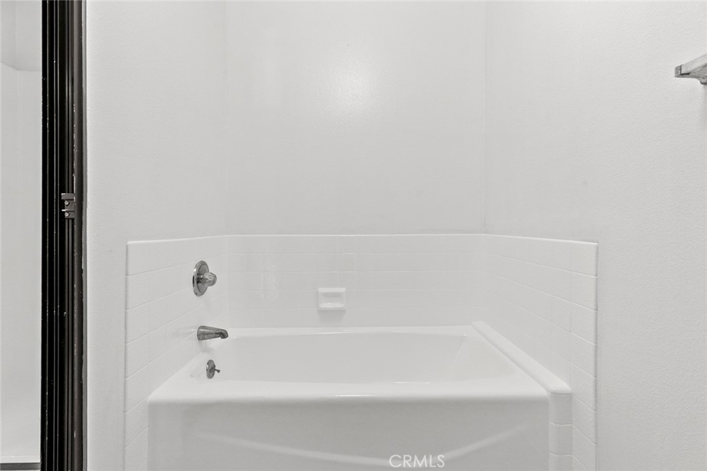 https://media.crmls.org/medias/c759eb4c-4a01-4aff-b718-90f33b524094.jpg?preset=X-Large