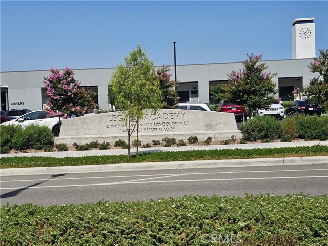 7800 Botany Street, Chino CA: https://media.crmls.org/medias/c75b503f-e07e-4fc4-90c0-5ca74fae3b13.jpg