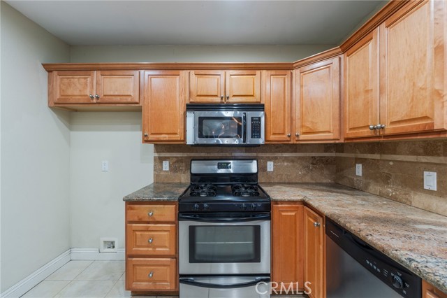 Detail Gallery Image 13 of 41 For 4445 W 163rd St., Lawndale,  CA 90260 - 4 Beds | 3/1 Baths