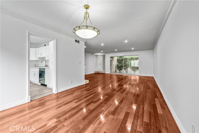 Detail Gallery Image 9 of 29 For 9637 via Rimini #121,  Burbank,  CA 91504 - 3 Beds | 3 Baths