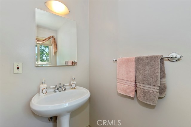 Detail Gallery Image 16 of 62 For 6600 Summit Dr, Highland,  CA 92346 - 4 Beds | 2/1 Baths