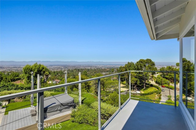 33 Cayuse Lane, Rancho Palos Verdes CA: https://media.crmls.org/medias/c75dc4ef-9da4-4674-87cc-cec05da22026.jpg