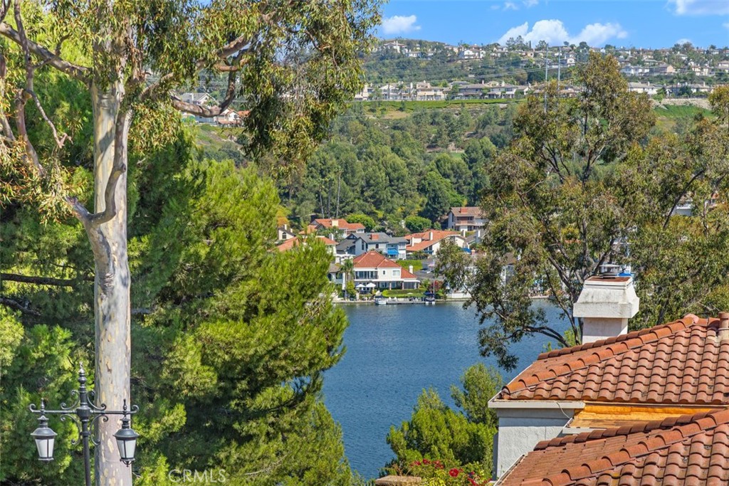 https://media.crmls.org/medias/c761c7ae-5dbb-46aa-ac24-e32b05211781.jpg?preset=X-Large