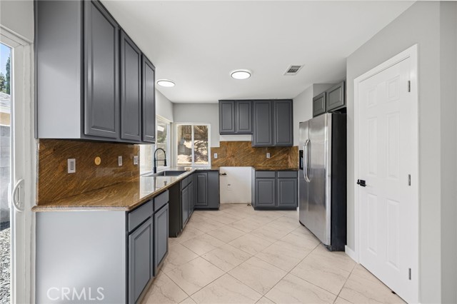 Detail Gallery Image 9 of 30 For 6903 Crest Ave, Riverside,  CA 92503 - 4 Beds | 2 Baths