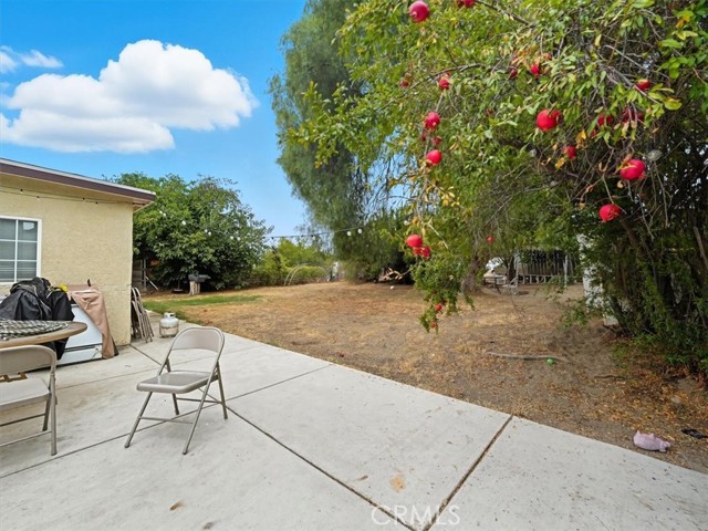17962 Merrill Avenue, Fontana CA: https://media.crmls.org/medias/c7622ea7-6523-44c3-bae6-3e6e4a3515a6.jpg