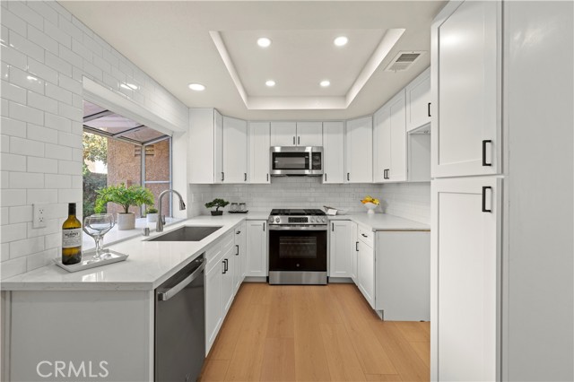 22557 Fenwall Drive, Saugus CA: https://media.crmls.org/medias/c762aaf8-320e-4afc-b36e-a9a6f88de42f.jpg
