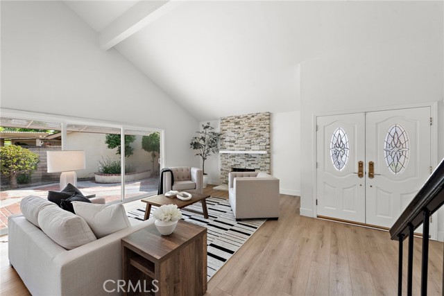 Image 4 of 43 For 22622 La Quinta Drive