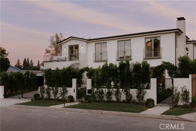 Detail Gallery Image 2 of 50 For 4748 Noble Ave, Sherman Oaks,  CA 91403 - 5 Beds | 5/1 Baths