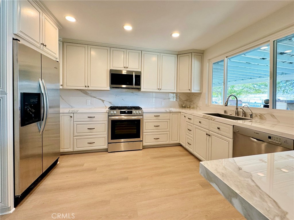 MLS #OC25244516 image #33