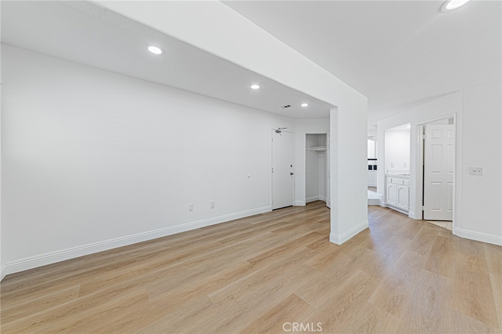 https://media.crmls.org/medias/c7634ec7-41b0-4933-9a36-b41abacba988.jpg?preset=X-Large