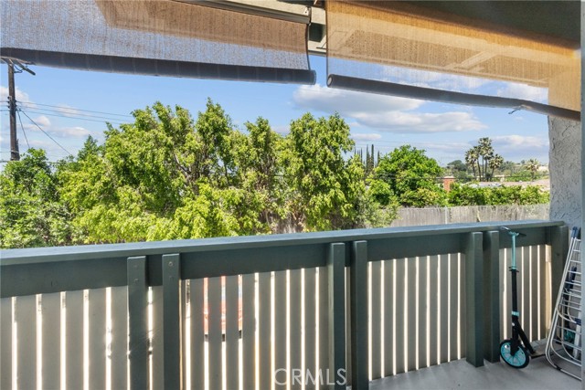 Detail Gallery Image 9 of 19 For 8601 International Ave #130,  Canoga Park,  CA 91304 - 2 Beds | 2 Baths