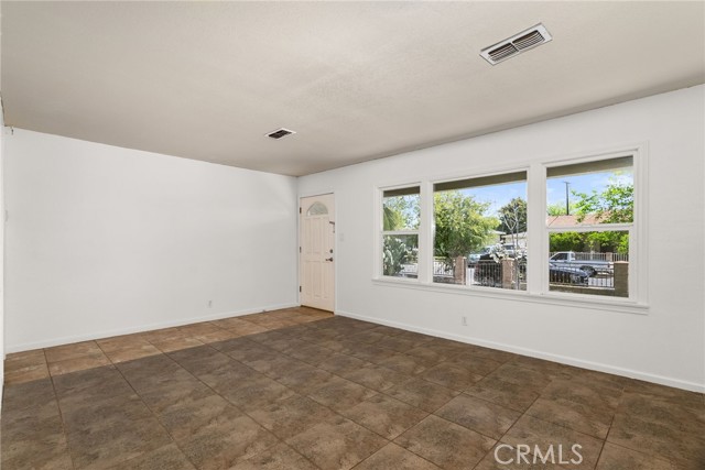 Detail Gallery Image 4 of 20 For 11266 College Ave, Pomona,  CA 91766 - 4 Beds | 1/1 Baths