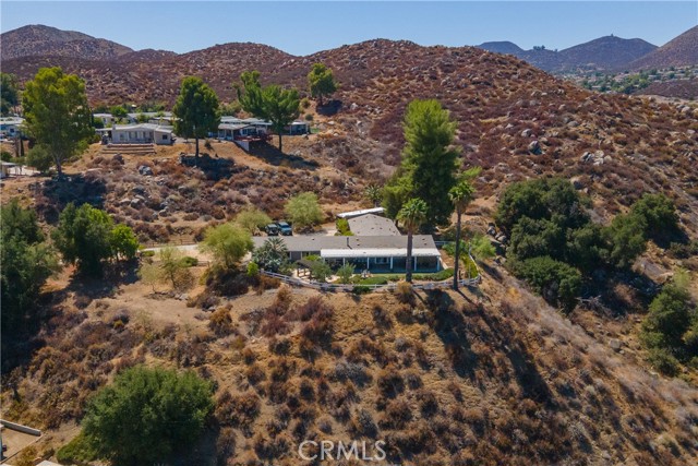 22831 Skylink Drive, Canyon Lake CA: https://media.crmls.org/medias/c764af20-7ea0-4301-8c6d-afc6ef76ef08.jpg