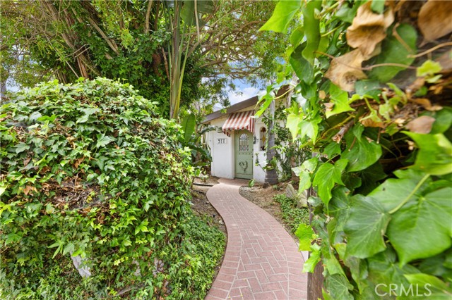 Detail Gallery Image 5 of 32 For 317 Walnut St, Costa Mesa,  CA 92627 - 4 Beds | 2 Baths