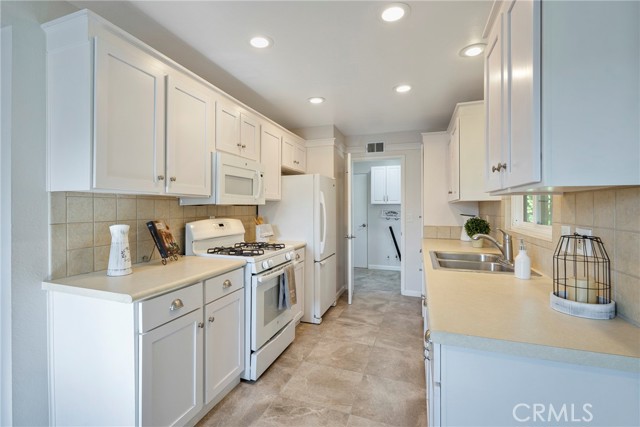 228 W OLD MILL, Corona CA: https://media.crmls.org/medias/c7654611-5d92-4521-86e3-44b594d4e21c.jpg