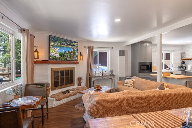 39309 Peak Lane, Big Bear Lake CA: https://media.crmls.org/medias/c765478b-1140-45b6-90d6-d651a0907268.jpg