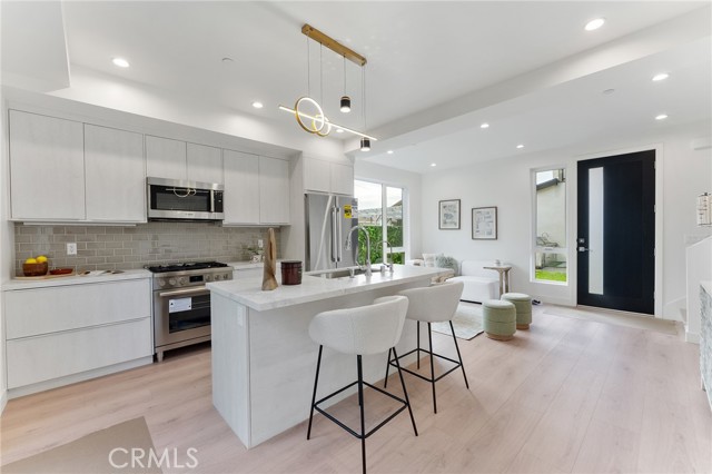 Detail Gallery Image 55 of 70 For 3932 S Minerva Ave, Los Angeles,  CA 90066 - 6 Beds | 6/1 Baths