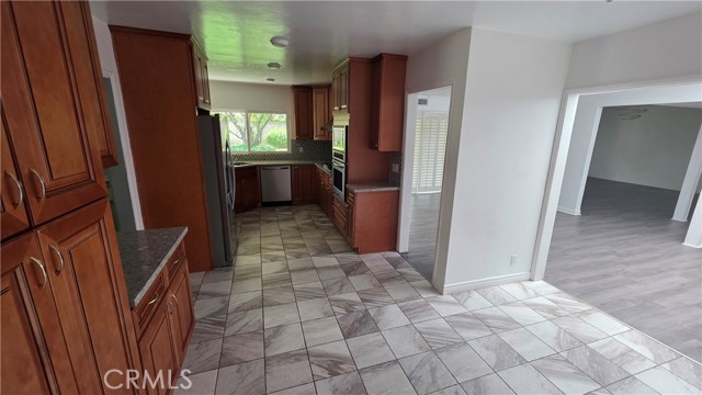 Detail Gallery Image 5 of 24 For 10126 Vanalden, Northridge,  CA 91324 - 4 Beds | 3 Baths