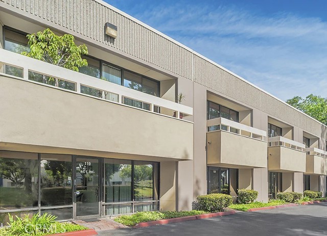 3176 Pullman Street, Costa Mesa CA: https://media.crmls.org/medias/c7665edf-4f25-4943-af20-756bad3310e6.jpg