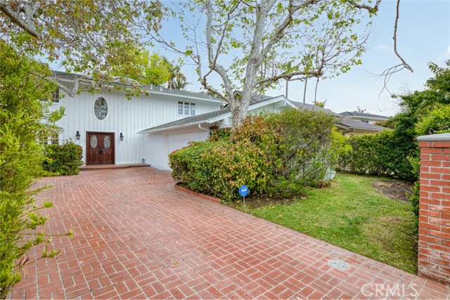 16842 Harkness Circle, Huntington Beach CA: https://media.crmls.org/medias/c766fa1d-9882-4fe1-9817-637df3977c19.jpg