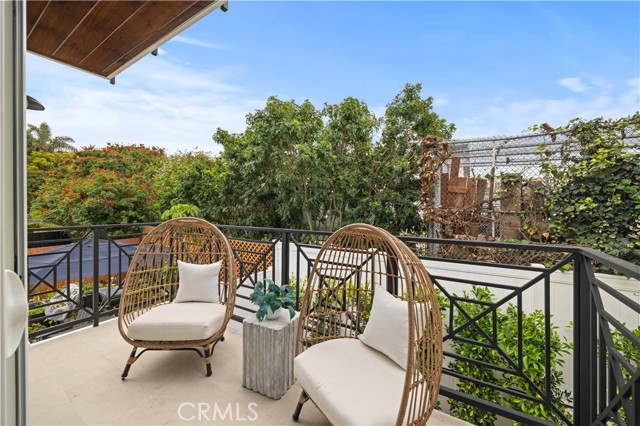 1212 19th Street, Hermosa Beach, California 90254, 4 Bedrooms Bedrooms, ,4 BathroomsBathrooms,Residential,For Sale,19th,SB26062974