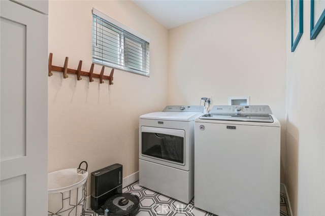 Detail Gallery Image 15 of 30 For 6321 Balcom Ave, Encino,  CA 91316 - 4 Beds | 2/1 Baths