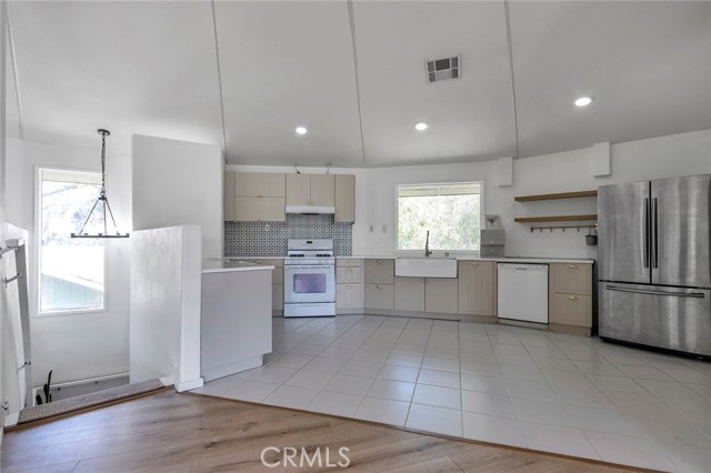 Detail Gallery Image 11 of 44 For 11101 Spanish Hills Dr, Corona,  CA 92883 - 3 Beds | 2 Baths