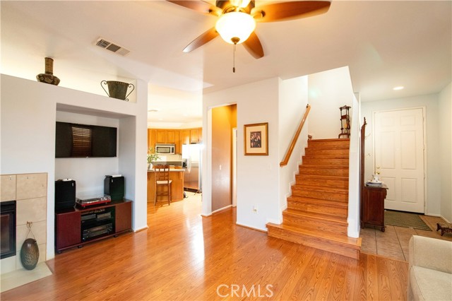 Detail Gallery Image 6 of 48 For 29458 Shannon Ct #89,  Canyon Country,  CA 91387 - 4 Beds | 2/1 Baths
