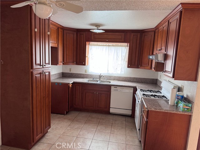 Detail Gallery Image 7 of 12 For 11228 Fineview St. #4,  El Monte,  CA 91733 - 3 Beds | 2/1 Baths