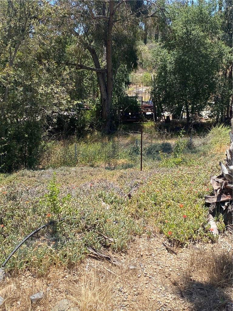 https://media.crmls.org/medias/c7694bb7-b36f-4213-9471-0fc81ec19d82.jpg?preset=X-Large