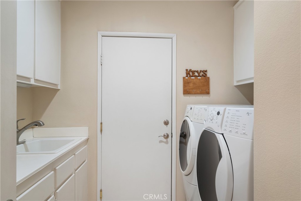 https://media.crmls.org/medias/c769dbd5-f2ca-4cc8-b31c-de27cc438495.jpg?preset=X-Large