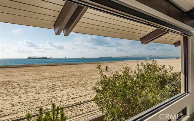 Detail Gallery Image 22 of 70 For 2 Laguna Pl, Long Beach,  CA 90803 - 4 Beds | 4 Baths