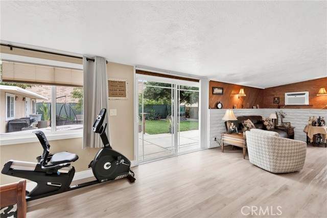 Detail Gallery Image 20 of 43 For 2501 Deodar St, Santa Ana,  CA 92705 - 3 Beds | 2 Baths