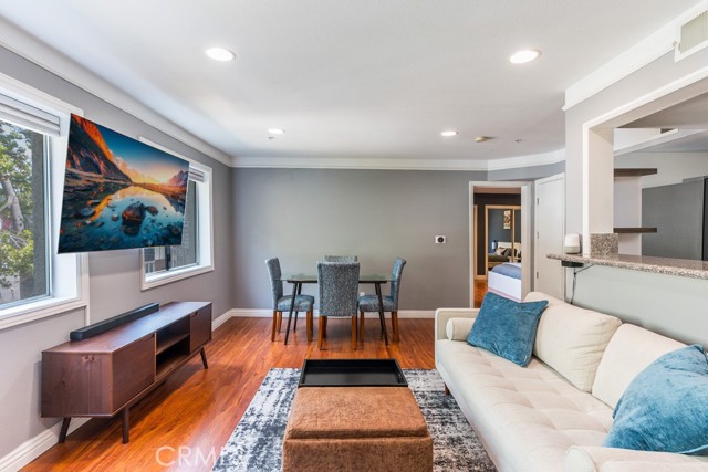 110 W Maple Street, Glendale CA: https://media.crmls.org/medias/c76ce493-405e-454d-b764-688eeb6a1b07.jpg