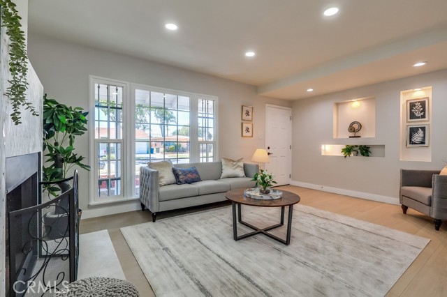 Detail Gallery Image 4 of 28 For 13522 Ardis Ave, Bellflower,  CA 90706 - 3 Beds | 2 Baths