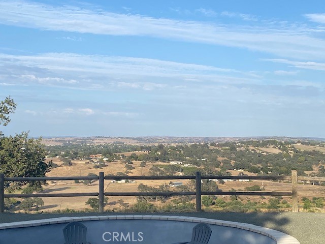 https://media.crmls.org/medias/c76e2248-8983-42ae-9268-f48591ac5d05.jpg?preset=X-Large