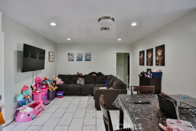 12621 Sweetbriar Drive, Garden Grove CA: https://media.crmls.org/medias/c76f14e7-c398-4603-b544-29e9976ccf88.jpg