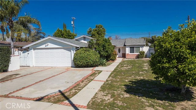 Detail Gallery Image 2 of 48 For 17149 Donmetz, Granada Hills,  CA 91344 - 4 Beds | 2 Baths